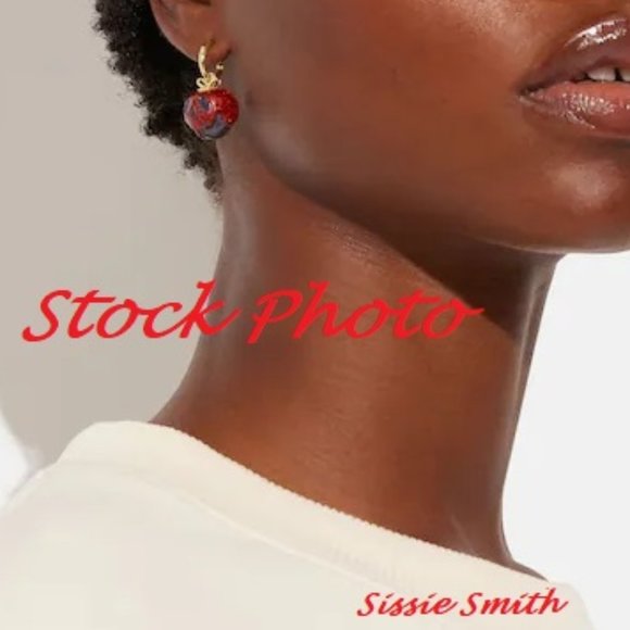 Disney X Coach Poison Apple Huggies Earrings - NWT - Picture 6 of 8